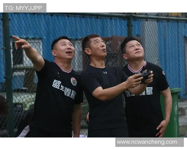 足球谁更强的较量究竟是技术战术的比拼还是团队合作的胜负之道